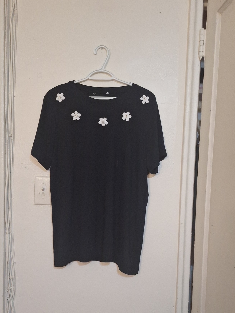 Women's Black Short-Sleeve Tee with White Floral Appliqués